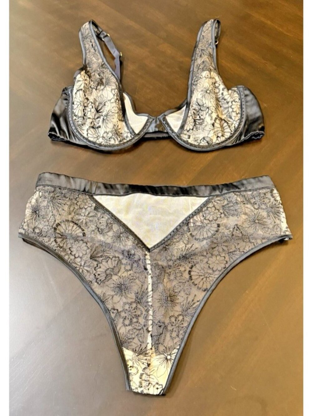 Victoria's Secret Sexy Black Cream Floral Lace Plunge Bra Thong Set Sz 36C/L